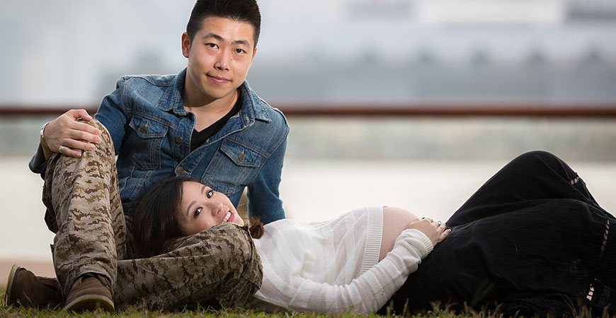 husband and pregnant wife